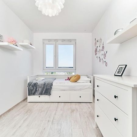 Exclusive Apartments Teczowa With Underground Parking By Noclegi Renters 브로츠와프 외부 사진